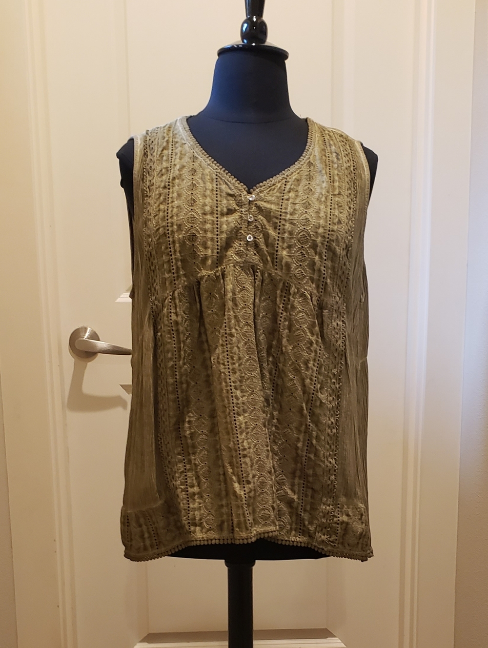 Sleeveless Olive Lace-Detail V-Neck Camisole